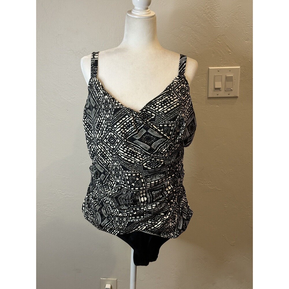 Avenue 1 Piece Swimsuit Size 22W BL3214